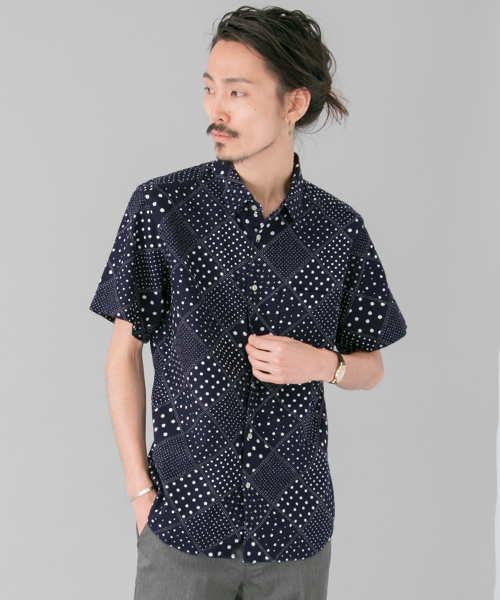 URBAN RESEARCH（アーバンリサーチ）の「UR 柄半袖レギュラーシャツ（シャツ/ブラウス・メンズ・ネイビー/ベージュ/イエロー/ホワイト系その他/レッド/ホワイト/ピンク・LARGE/MEDIUM）」の5枚目の写真