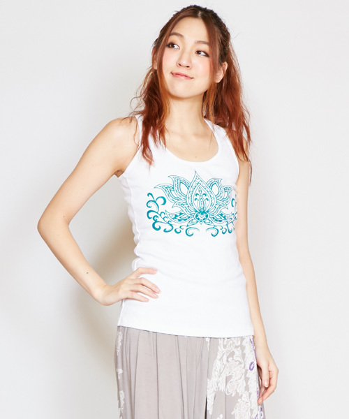 チャイハネ(チャイハネ)の「【チャイハネ】yul ロータスヨガタンク(タンクトップ・レディース・ブラック/ホワイト/グリーン/パープル/イエロー・FREE)」の2枚目の写真