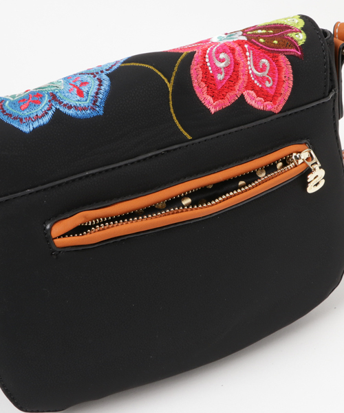 Desigual（デシグアル）の「「Desigual/デシグアル」刺繍入ショルダーバッグ（ショルダーバッグ・レディース・ブラック系その他・ONE SIZE）」の4枚目の写真