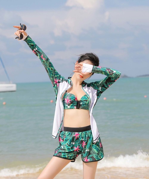 Angel Luna(エンジェルルナ)の「【11色 5点セット】水着 ラッシュガード付レディース水着 ショートパンツ 体型カバー水着 セットアップ(ラッシュガード)」|グリーン系その他