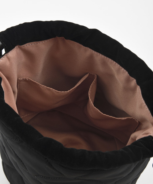 I.D.E.A international（イデアインターナショナル）の「Quilting Drawstring Bag（トートバッグ・レディース・ブラック/カーキ/イエロー・ﾌﾘ-）」の9枚目の写真