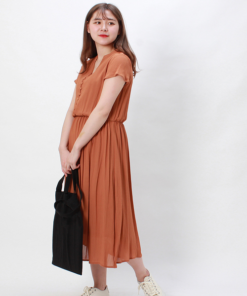 TRUDEA(トルディア)の「クルミ釦スキッパーワンピース(ワンピース・レディース・ブラック/ベージュ/ネイビー/ピンク/キャメル・MEDIUM/LARGE)」の4枚目の写真