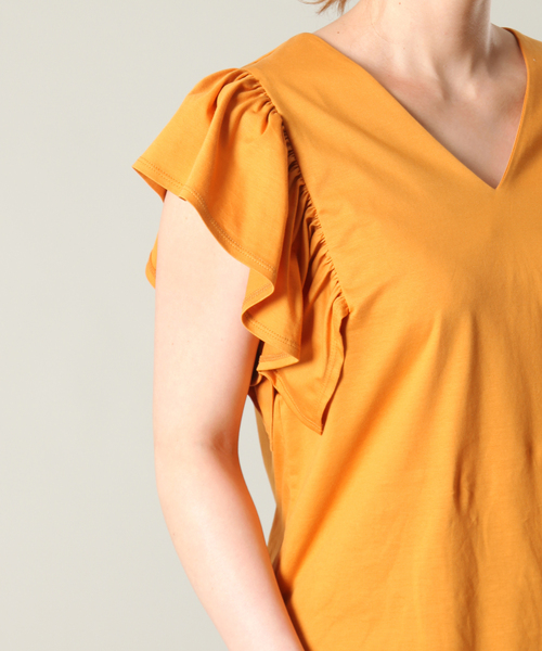 Tiara（ティアラ）の「Vネックギャザースリーブカットソー（Tシャツ/カットソー・レディース・マスタード/ホワイト×ブラック/レッド/ブラック・FREE）」の7枚目の写真