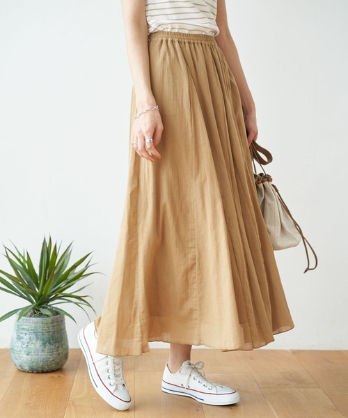 earth music&ecology（アースミュージックアンドエコロジー）の「コットンボイルギャザーフレアスカート ＊（スカート・レディース・ブラック/ベージュ/パープル/ブラウン/オフホワイト/ピンク/グリーン/マスタード・FREE）」の4枚目の写真