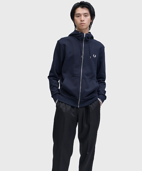 FRED PERRY（フレッドペリー）の「Hooded Zip Through Sweatshirt／フードジップアップパーカー（パーカー・メンズ・ブラック/ネイビー/カーキ/オフホワイト/グリーン/グレー/ブラック系その他/グレー系その他/ネイビー系/ホワイト系その他/ダークグリーン/ベージュ/マルーン・S/M/L/XL）」の17枚目の写真