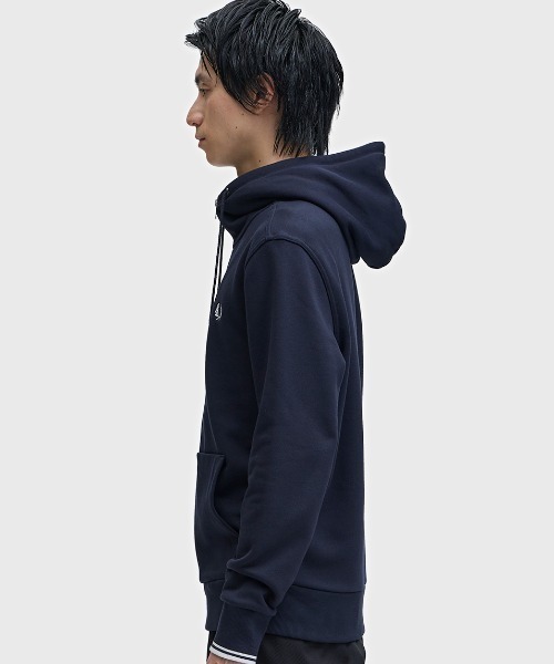 FRED PERRY（フレッドペリー）の「Hooded Zip Through Sweatshirt／フードジップアップパーカー（パーカー・メンズ・ブラック/ネイビー/カーキ/オフホワイト/グリーン/グレー/ブラック系その他/グレー系その他/ネイビー系/ホワイト系その他/ダークグリーン/ベージュ/マルーン・S/M/L/XL）」の21枚目の写真