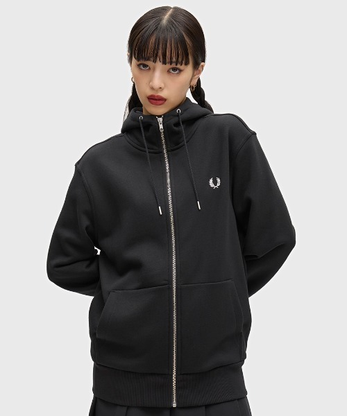 FRED PERRY(フレッドペリー)の「【ZOZOTOWN & ONLINESHOP限定カラー追加】Hooded Zip Through Sweatshirt/フードジップアップパーカー(パーカー・メンズ・ブラック/ネイビー/カーキ/オフホワイト/グリーン/グレー/ブラック系その他/グレー系その他/ネイビー系/ホワイト系その他/ダークグリーン/ベージュ/マルーン/ダークグレー/グリーン系その他・S/M/L/XL)」の16枚目の写真