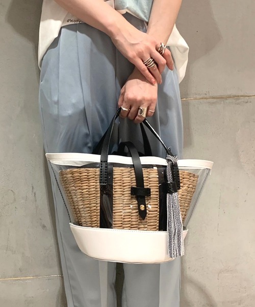 ikot(イコット)の「【ikot】NEW PVC バンカン(トートバッグ・レディース・ホワイト/ブラック・FREE)」の2枚目の写真