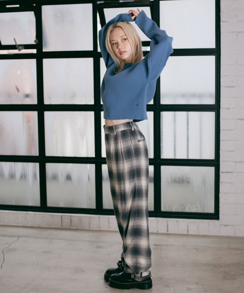 X-girl（エックスガール）の「CROPPED KNIT TOP（ニット/セーター・レディース・ホワイト/ライトブルー/チャコール・ONE SIZE）」の20枚目の写真