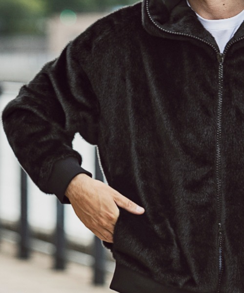 1piu1uguale3 RELAX（ウノピュウノウグァーレトレリラックス）の「【別注】1PIU1UGUALE3 RELAX/ウノピゥ ウノ ウグァーレ トレ リラックス/バックロゴファーブルゾン（ブルゾン・メンズ・ブラック・MEDIUM/LARGE/X-LARGE/XX-LARGE）」の11枚目の写真