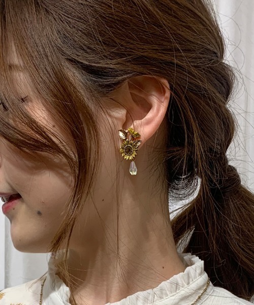 アクセサリー Axes向日葵モチーフイヤリング ピアス 両耳用 Axes Femme アクシーズファム のファッション