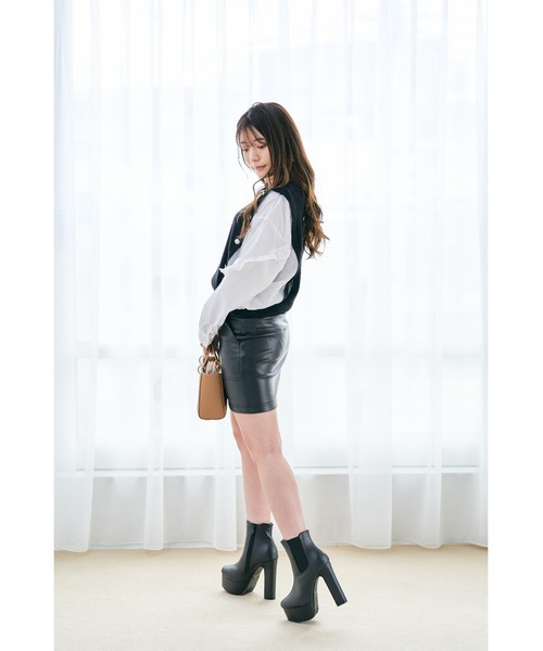 Mafmof（マフモフ）の「Mafmof(マフモフ) ボリューム厚底ストーム太ヒールサイドゴアヒール ブーツ（ブーツ・レディース・ブラック/ブラック系その他・S/M/LL/L）」の9枚目の写真