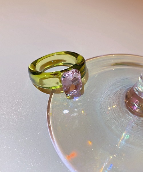 LAC-VERT（ラック・ヴェール）の「アクリルストーンクリアリング（リング・レディース・ピンク/グリーン/イエロー/ブラウン/クリア/ダークブラウン・FREE）」の4枚目の写真