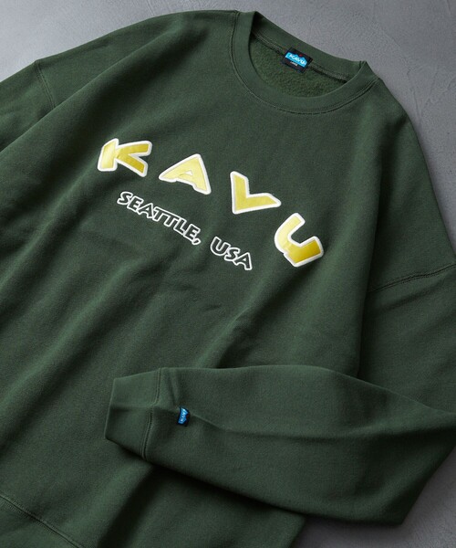 FREAK'S STORE（フリークスストア）の「WEB限定 KAVU×FREAK'S STORE/カブー 別注 カレッジロゴ ヘビーオンス クルーネックスウェット/カレッジプリント（スウェット・メンズ・ブラック/杢グレー/ナチュラル/オリーブ/ブルー・SMALL/MEDIUM/LARGE）」の4枚目の写真