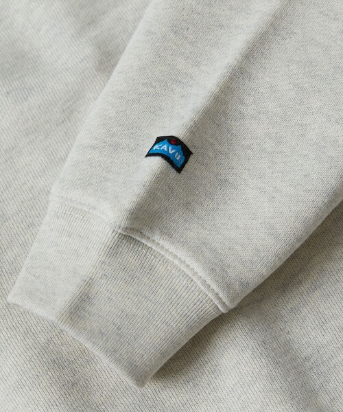FREAK'S STORE（フリークスストア）の「WEB限定 KAVU×FREAK'S STORE/カブー 別注 カレッジロゴ ヘビーオンス クルーネックスウェット/カレッジプリント（スウェット・メンズ・ブラック/杢グレー/ナチュラル/オリーブ/ブルー・SMALL/MEDIUM/LARGE）」の8枚目の写真