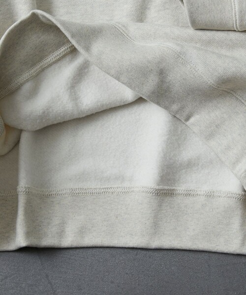 FREAK'S STORE（フリークスストア）の「WEB限定 KAVU×FREAK'S STORE/カブー 別注 カレッジロゴ ヘビーオンス クルーネックスウェット/カレッジプリント（スウェット・メンズ・ブラック/杢グレー/ナチュラル/オリーブ/ブルー・SMALL/MEDIUM/LARGE）」の15枚目の写真