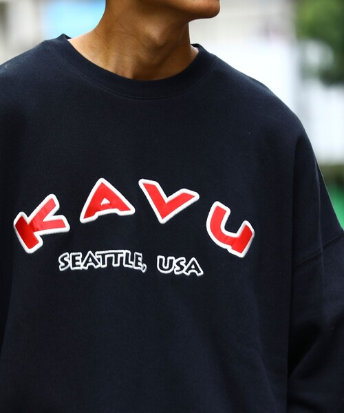 FREAK'S STORE（フリークスストア）の「WEB限定 KAVU×FREAK'S STORE/カブー 別注 カレッジロゴ ヘビーオンス クルーネックスウェット/カレッジプリント（スウェット・メンズ・ブラック/杢グレー/ナチュラル/オリーブ/ブルー・SMALL/MEDIUM/LARGE）」の7枚目の写真