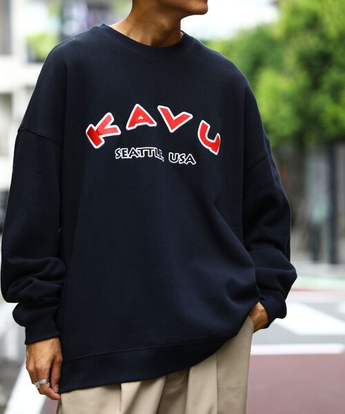 FREAK'S STORE（フリークスストア）の「WEB限定 KAVU×FREAK'S STORE/カブー 別注 カレッジロゴ ヘビーオンス クルーネックスウェット/カレッジプリント（スウェット・メンズ・ブラック/杢グレー/ナチュラル/オリーブ/ブルー・SMALL/MEDIUM/LARGE）」の11枚目の写真