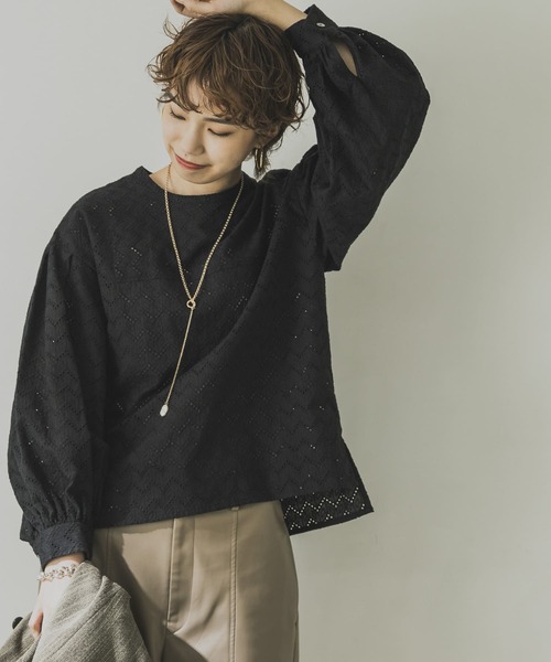URBAN RESEARCH（アーバンリサーチ）の「幾何柄カットワークレースブラウス（シャツ/ブラウス・レディース・ブラック/オフホワイト・FREE）」の2枚目の写真