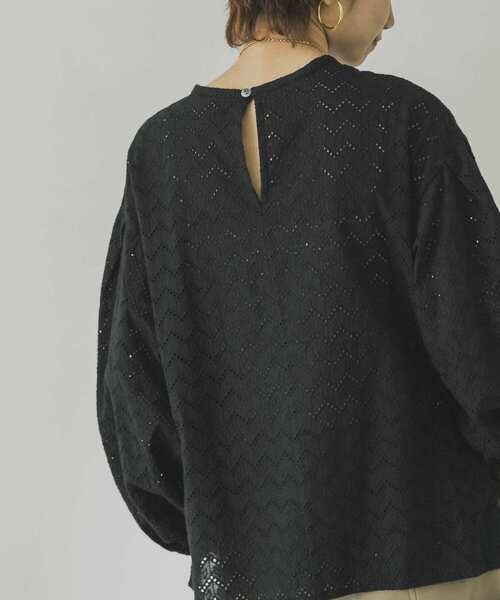URBAN RESEARCH（アーバンリサーチ）の「幾何柄カットワークレースブラウス（シャツ/ブラウス・レディース・ブラック/オフホワイト・FREE）」の14枚目の写真