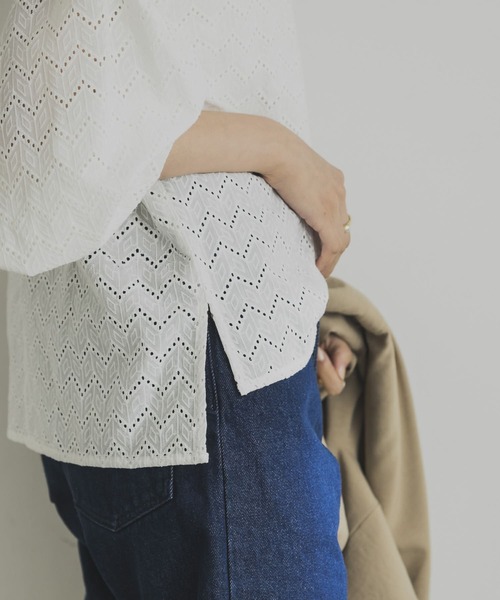 URBAN RESEARCH（アーバンリサーチ）の「幾何柄カットワークレースブラウス（シャツ/ブラウス・レディース・ブラック/オフホワイト・FREE）」の8枚目の写真