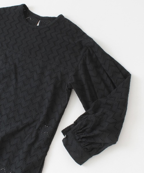 URBAN RESEARCH（アーバンリサーチ）の「幾何柄カットワークレースブラウス（シャツ/ブラウス・レディース・ブラック/オフホワイト・FREE）」の21枚目の写真