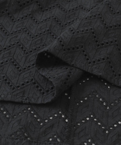 URBAN RESEARCH（アーバンリサーチ）の「幾何柄カットワークレースブラウス（シャツ/ブラウス・レディース・ブラック/オフホワイト・FREE）」の16枚目の写真