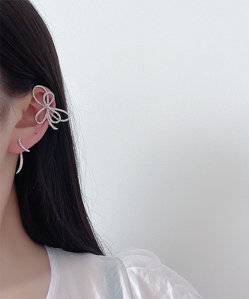 LA VORAGINE(ラ ヴォラジネ)の「ジルコン非対称ちょう結びピアス2点セット(ピアス(両耳用)・レディース・A・FREE)」の1枚目の写真