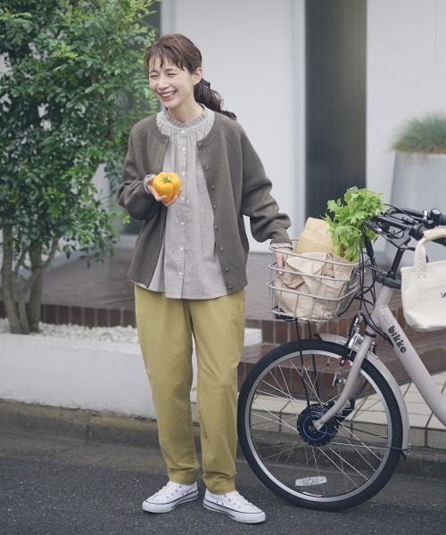 studio CLIP（スタディオクリップ）の「【満点いつものパンツ】柔らかストレッチイージーパンツ[プラスサイズ]（その他パンツ・レディース・ラベンダー/グリーン/ブルー/モカ/スモーク/オフホワイト/マスタード/カーキ/イエロー系その他/ダークグレー・LARGE/SMALL/XX-LARGE/X-LARGE/XXX-LARGE/MEDIUM）」の15枚目の写真