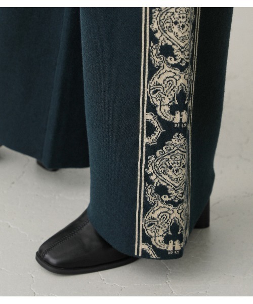 AZUL by moussy（アズールバイマウジー）の「DAMASK PATTERN KNIT PANTS/ダマスクパターンニットパンツ（その他パンツ・レディース・ブラック系その他/グリーン系その他・SMALL/MEDIUM）」の12枚目の写真