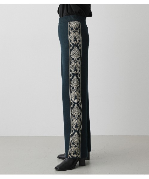 AZUL by moussy（アズールバイマウジー）の「DAMASK PATTERN KNIT PANTS/ダマスクパターンニットパンツ（その他パンツ・レディース・ブラック系その他/グリーン系その他・SMALL/MEDIUM）」の16枚目の写真