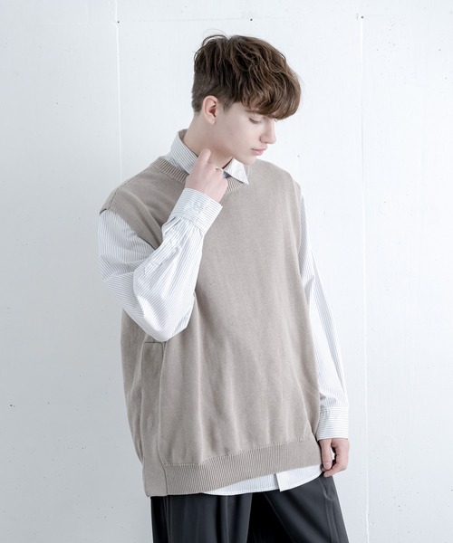melt.（メルト）の「サイドスリットボタン リラックスニットベスト / side slit button relux KNIT VEST.（ベスト・メンズ・グレイッシュベージュ/グレイッシュブルー・SMALL/MEDIUM/LARGE）」の6枚目の写真