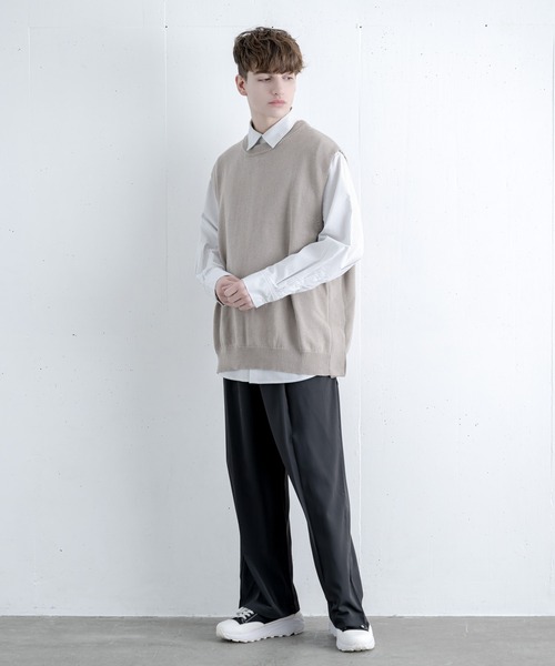 melt.（メルト）の「サイドスリットボタン リラックスニットベスト / side slit button relux KNIT VEST.（ベスト・メンズ・グレイッシュベージュ/グレイッシュブルー・SMALL/MEDIUM/LARGE）」の4枚目の写真