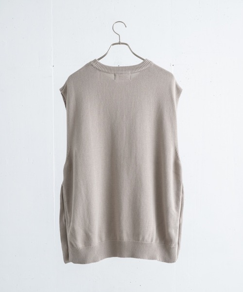 melt.（メルト）の「サイドスリットボタン リラックスニットベスト / side slit button relux KNIT VEST.（ベスト・メンズ・グレイッシュベージュ/グレイッシュブルー・SMALL/MEDIUM/LARGE）」の10枚目の写真