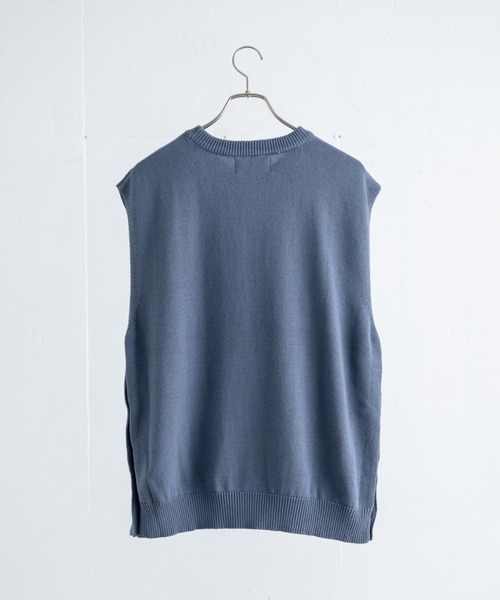 melt.（メルト）の「サイドスリットボタン リラックスニットベスト / side slit button relux KNIT VEST.（ベスト・メンズ・グレイッシュベージュ/グレイッシュブルー・SMALL/MEDIUM/LARGE）」の9枚目の写真