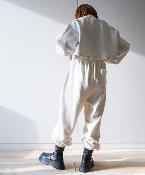 VENCEEXCHANGE（ヴァンスエクスチェンジ）の「裏起毛カレッジロゴクロップドプルオーバー（スウェット・レディース・オフホワイト/ブラック/グリーン・M）」の20枚目の写真