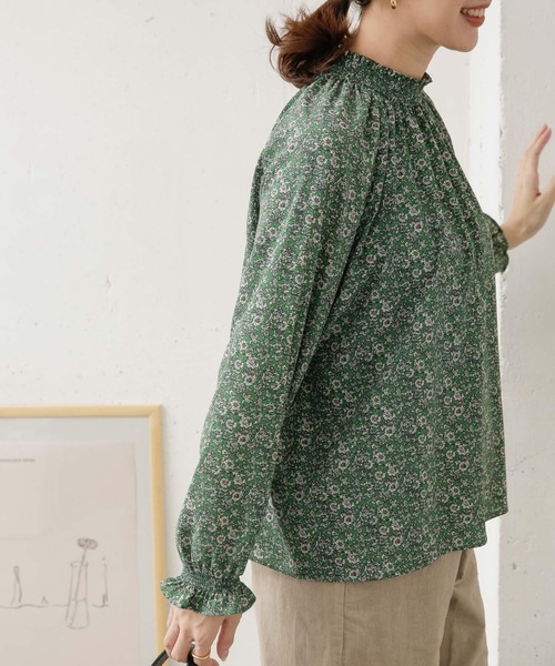 URBAN RESEARCH DOORS（アーバンリサーチドアーズ）の「フラワープリントシャーリングブラウス（シャツ/ブラウス・レディース・ブラウン/グリーン・ONE）」の16枚目の写真