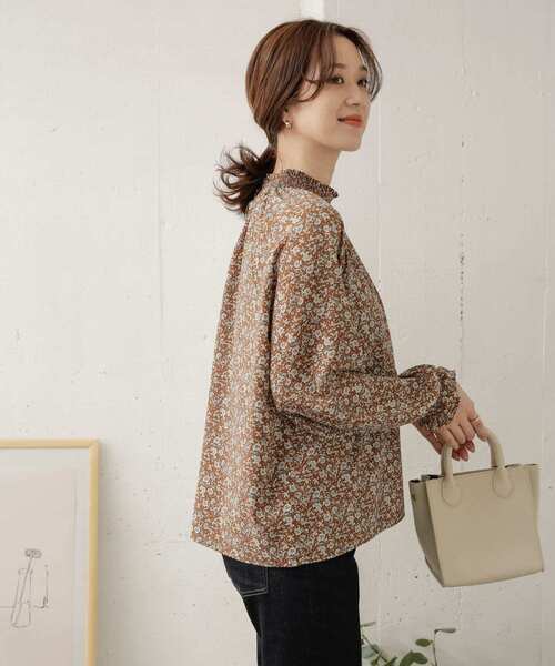 URBAN RESEARCH DOORS（アーバンリサーチドアーズ）の「フラワープリントシャーリングブラウス（シャツ/ブラウス・レディース・ブラウン/グリーン・ONE）」の12枚目の写真