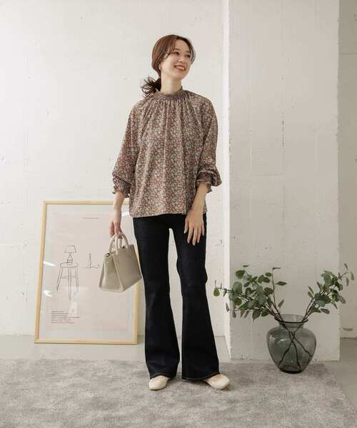 URBAN RESEARCH DOORS（アーバンリサーチドアーズ）の「フラワープリントシャーリングブラウス（シャツ/ブラウス・レディース・ブラウン/グリーン・ONE）」の22枚目の写真