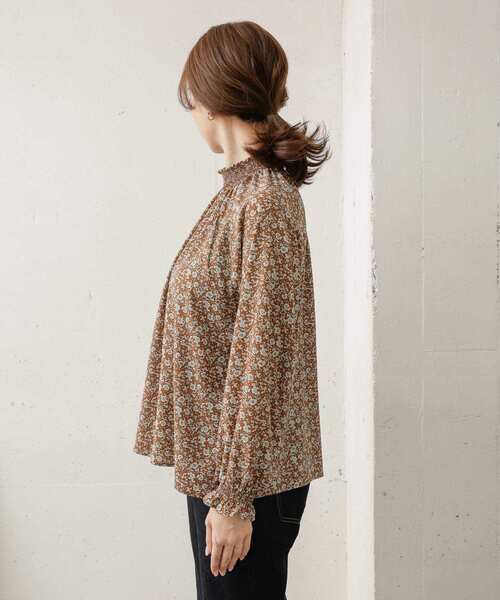 URBAN RESEARCH DOORS（アーバンリサーチドアーズ）の「フラワープリントシャーリングブラウス（シャツ/ブラウス・レディース・ブラウン/グリーン・ONE）」の13枚目の写真