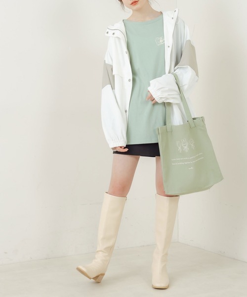 OLIVE des OLIVE(オリーブデオリーブ)の「配色マウンテンパーカー(マウンテンパーカー・レディース・ライトグレー/ベージュ/オフホワイト・FREE)」の20枚目の写真