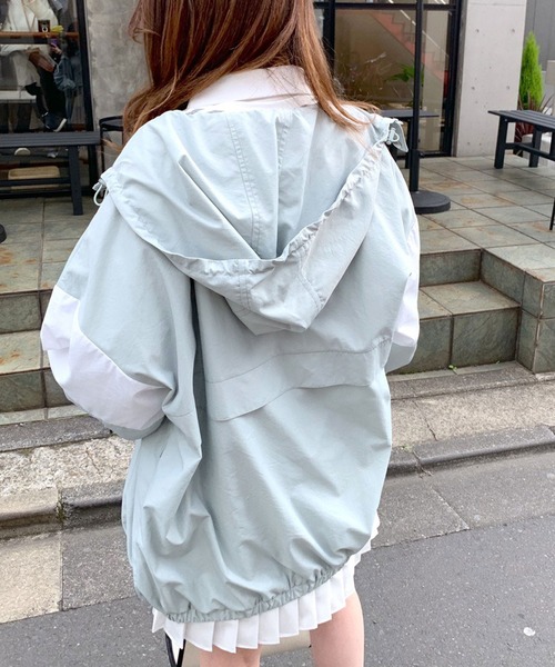 OLIVE des OLIVE(オリーブデオリーブ)の「配色マウンテンパーカー(マウンテンパーカー・レディース・ライトグレー/ベージュ/オフホワイト・FREE)」の5枚目の写真