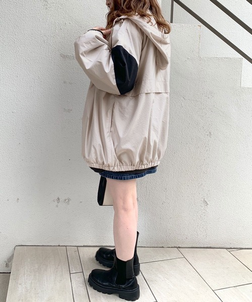 OLIVE des OLIVE(オリーブデオリーブ)の「配色マウンテンパーカー(マウンテンパーカー・レディース・ライトグレー/ベージュ/オフホワイト・FREE)」の7枚目の写真