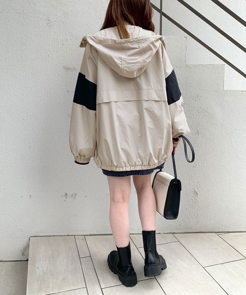 OLIVE des OLIVE(オリーブデオリーブ)の「配色マウンテンパーカー(マウンテンパーカー・レディース・ライトグレー/ベージュ/オフホワイト・FREE)」の8枚目の写真