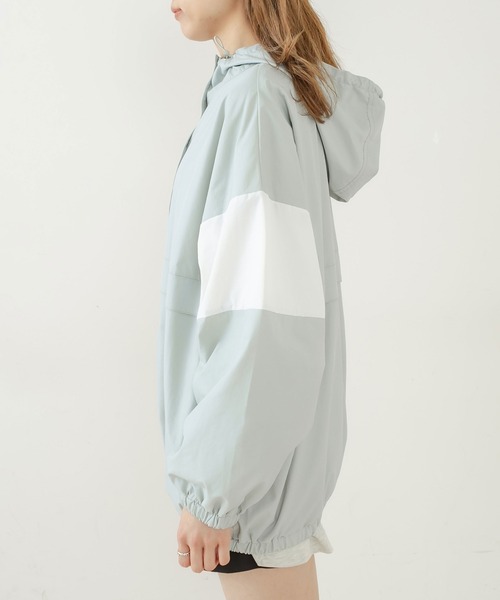 OLIVE des OLIVE(オリーブデオリーブ)の「配色マウンテンパーカー(マウンテンパーカー・レディース・ライトグレー/ベージュ/オフホワイト・FREE)」の13枚目の写真