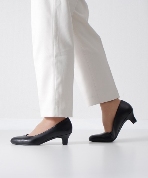Parade(パレード)の「【MADE IN JAPAN】日本製・痛くなりにくい美形パンプス 4500【Parade】(パンプス・レディース・ベージュ/ブラック系その他/ブルーグレー/グレイッシュベージュ/ラベンダー/ブラック系その他2/ブラック/ブラック系その他3・23.5cm/24.5cm/23.0cm/24.0cm/25.0cm/22.5cm/22.0cm)」の2枚目の写真
