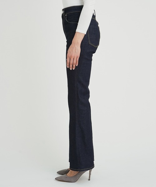 YANUK（ヤヌーク）の「【YANUK】ブーツカットデニムパンツ BOOTCUT JEANS（デニムパンツ・レディース・インディゴブルー・24inch/25inch/26inch/27inch/23inch/22inch/21inch）」の2枚目の写真