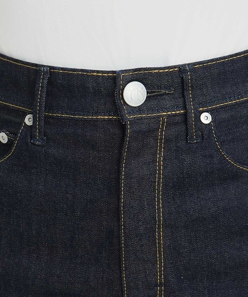 YANUK（ヤヌーク）の「【YANUK】ブーツカットデニムパンツ BOOTCUT JEANS（デニムパンツ・レディース・インディゴブルー・24inch/25inch/26inch/27inch/23inch/22inch/21inch）」の4枚目の写真