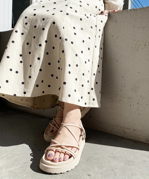 natural couture（ナチュラルクチュール）の「細ヒモスポーツサンダル（サンダル・レディース・ブラック/アイボリー・SMALL/MEDIUM/LARGE）」の11枚目の写真