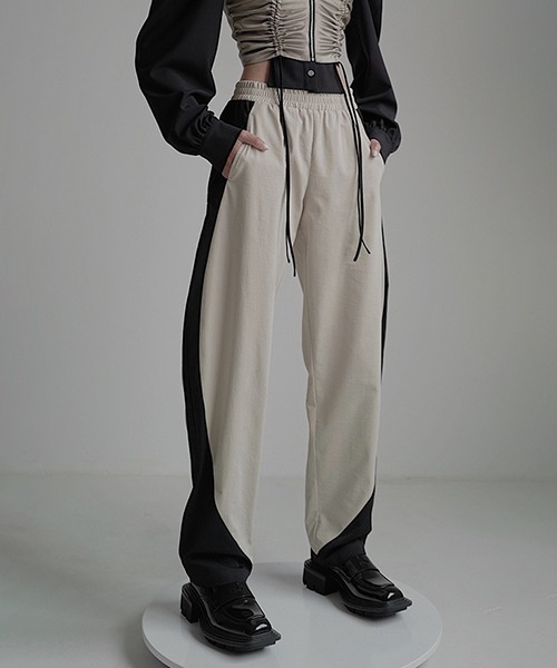 chuclla(チュクラ)の「【chuclla】【2022/SS】Side curve line panel loose pants chw22s083(その他パンツ・レディース・アイボリー・S/M/L)」の16枚目の写真